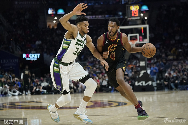 中国男足必 中国男足必